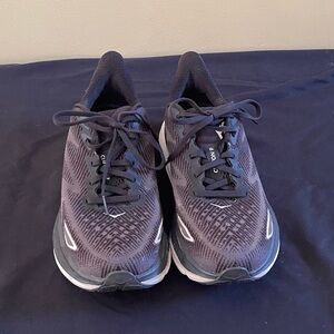 Hoka One One Clifton 9 Running Shoe Black/white Size 8 used with box!